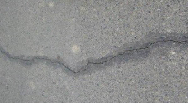 为什么秋季还要加强沥青路面裂缝处治？