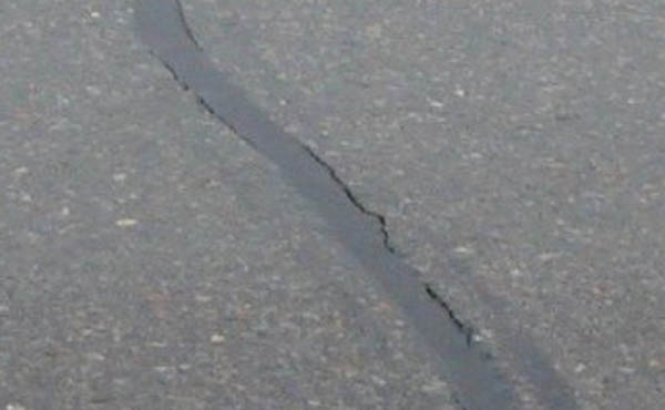 为什么秋季还要加强沥青路面裂缝处治？